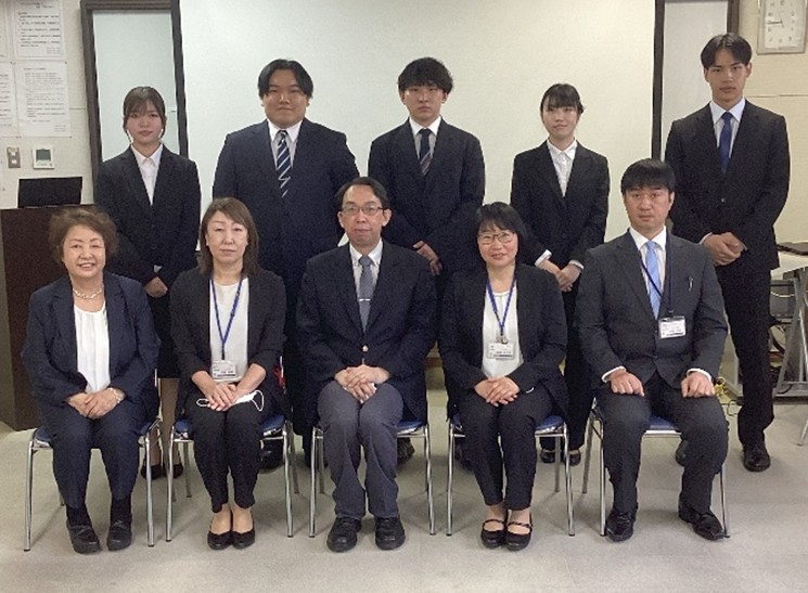 入職式の集合写真